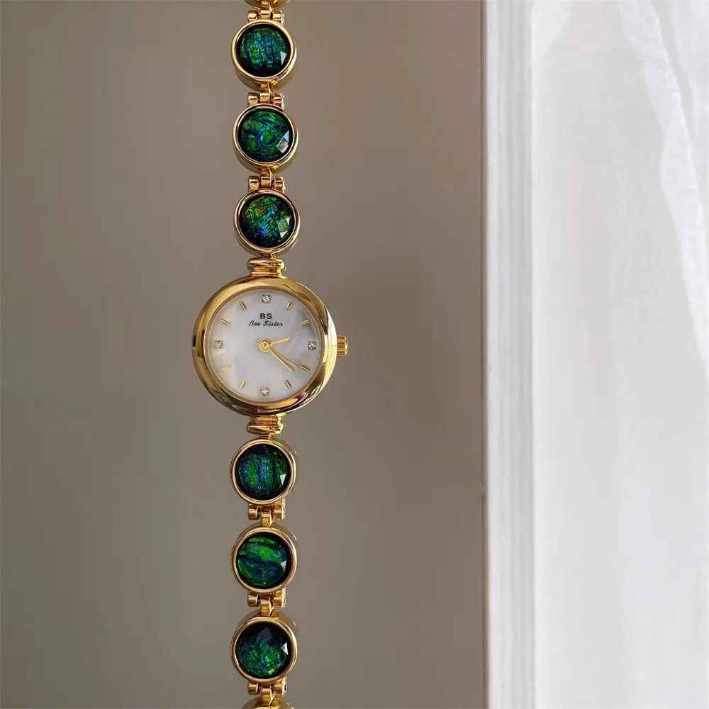 ผู้หญิงหรูหรานาฬิกาสีเขียวสร้อ - Luxury Watch Green Dial บทวิจารณ์และราคา