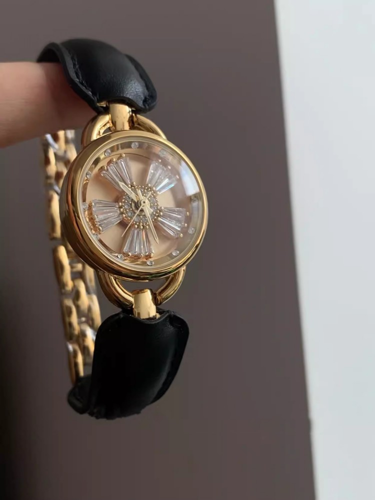 นาฬิกาข้อมือควอตซ์ผู้หญิง ดีไซ - Luxury Watch House บทวิจารณ์และราคา