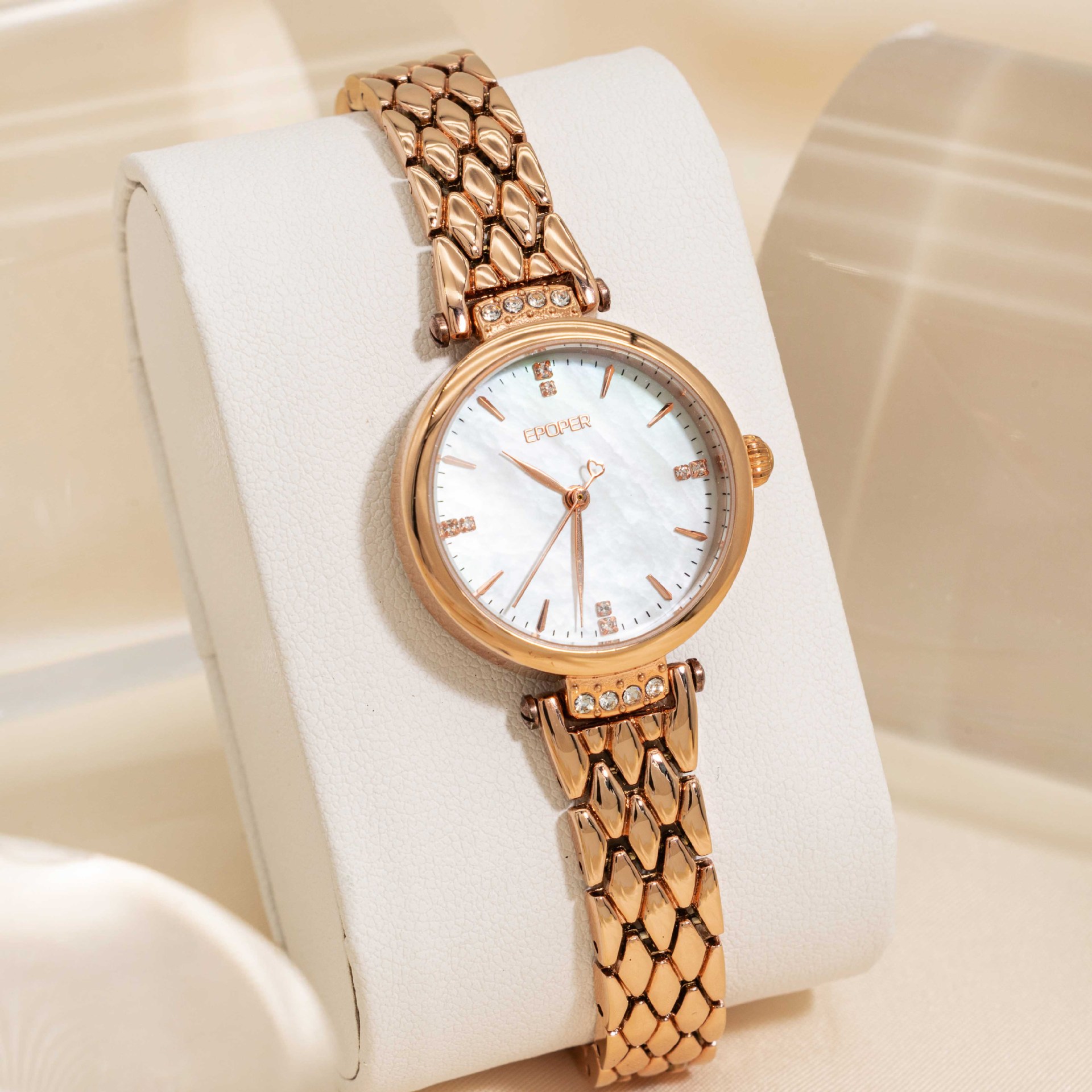 นาฬิกาใหม่ที่มีสไตล์และหรูหรา  - Luxury Watch Values บทวิจารณ์และราคา