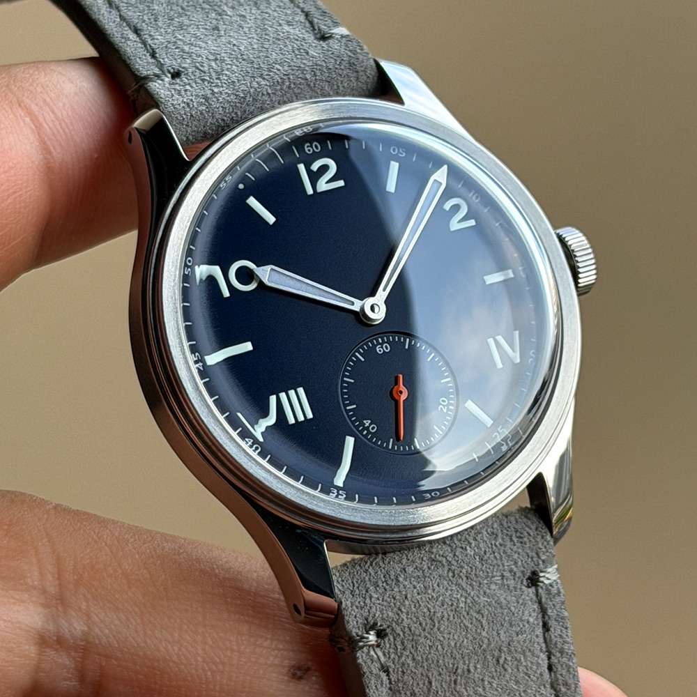 นาฬิกาข้อมือผู้ชายแบบกลไกกันน้ - Guilloché Dial Watch บทวิจารณ์และราคา