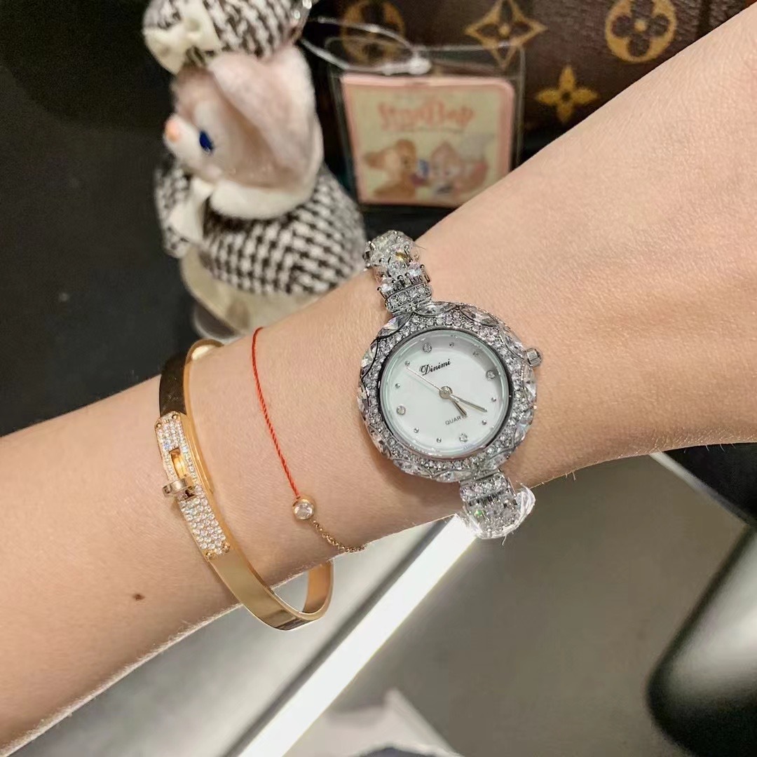 นาฬิกาข้อมือผู้หญิงสไตล์เกาหลี - Luxury Watch Values บทวิจารณ์และราคา