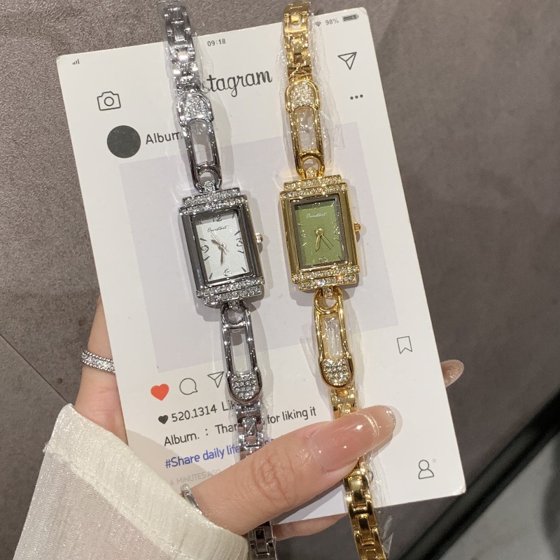 นาฬิกาข้อมือดีไซน์เฉพาะตัวสไตล - Luxury Watch Values บทวิจารณ์และราคา