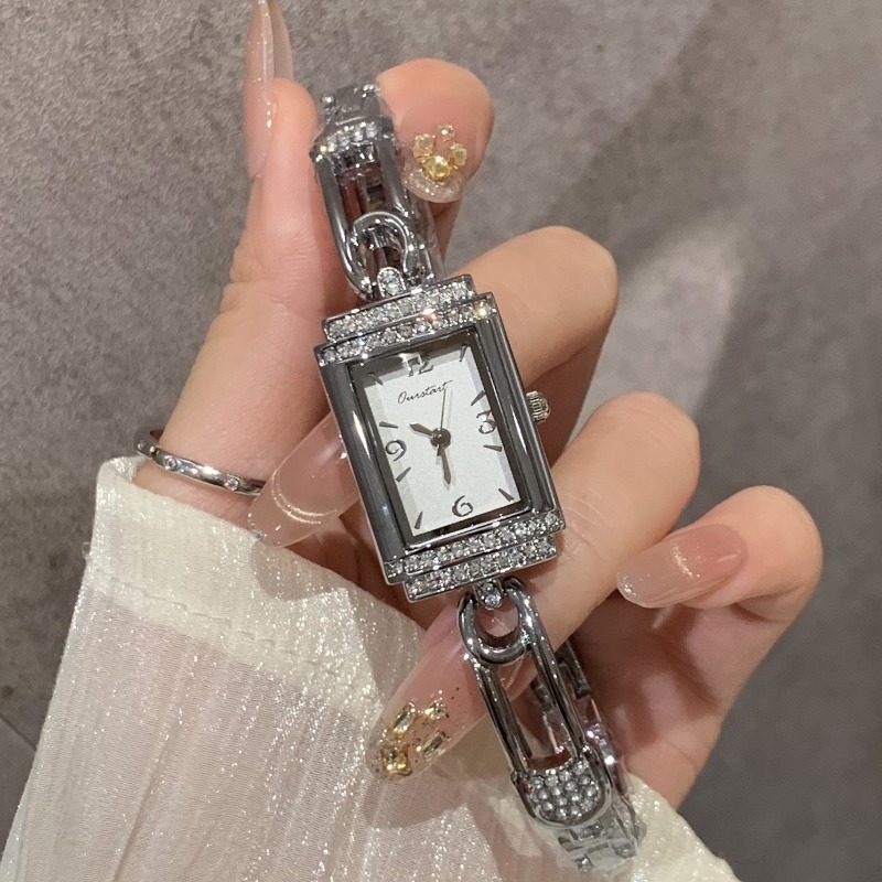 นาฬิกาข้อมือดีไซน์เฉพาะตัวสไตล - Luxury Watch Values บทวิจารณ์และราคา